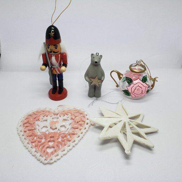 5 Pack of Assorted Ornaments - Picture 1 of 7
